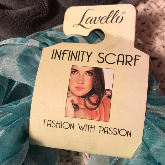 Lavello Infinity Scarf - Picture 4 of 5